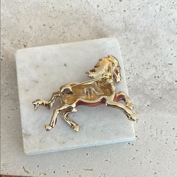 Graceful Brown and Black Horse Pin brooch - Picture 2 of 2